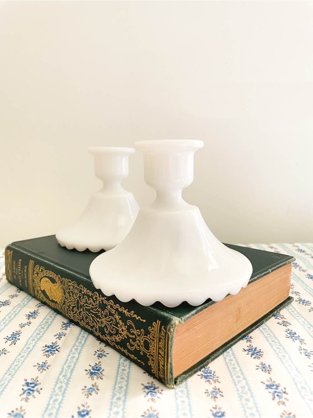 Vintage White Milk Glass Taper Candle Holders Pair - Scalloped Pie Crust Base - Picture 7 of 13